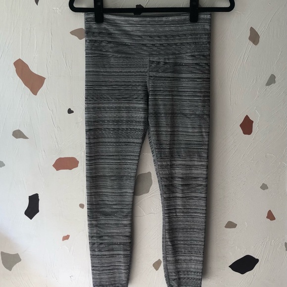 Athleta High Rise Jacquard Chaturanga 7/8 Tights Quail size S - Picture 4 of 10